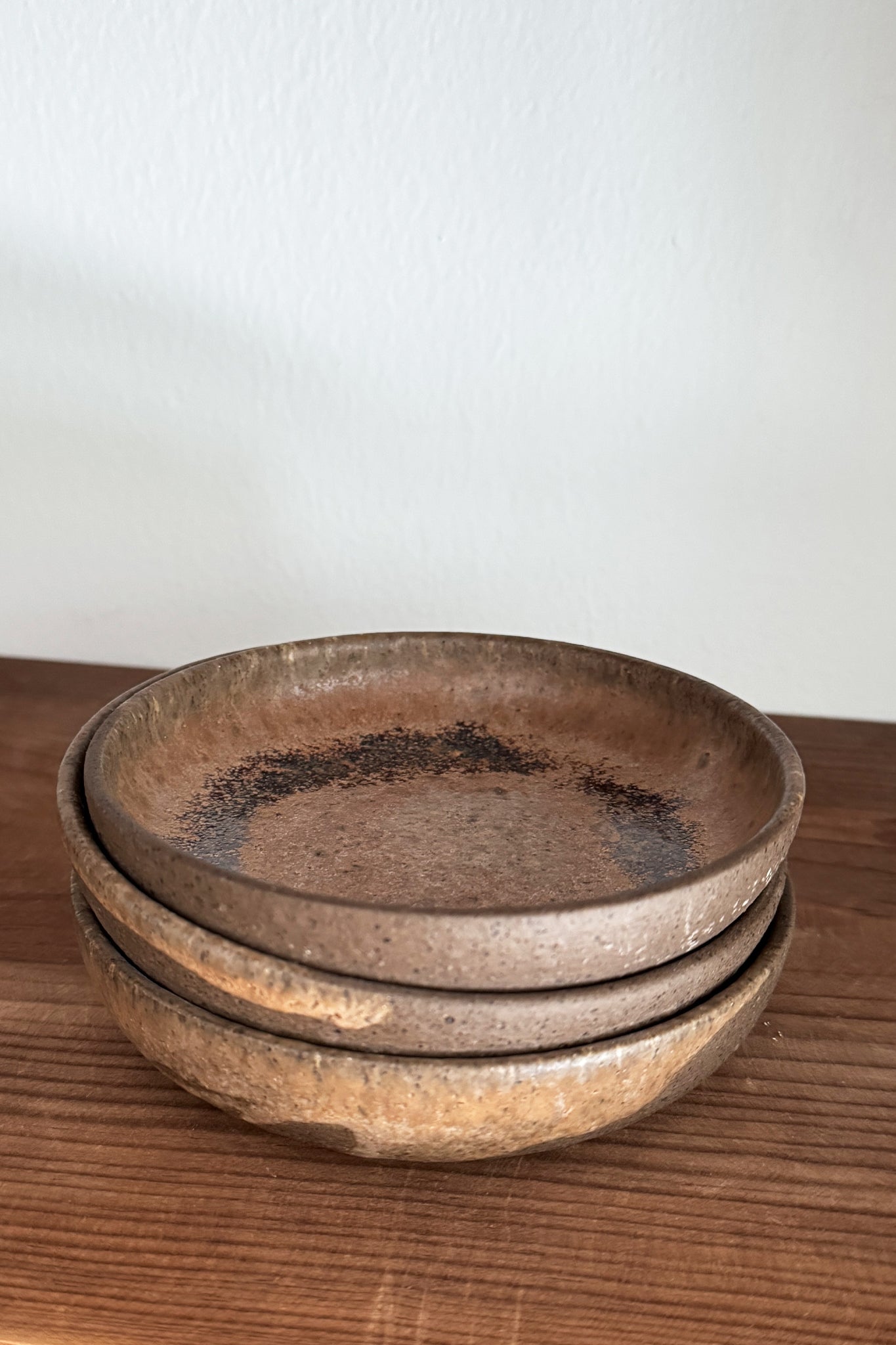 MEDIUM CERAMIC PLATE KAKI AND BROWN