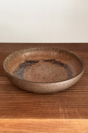 MEDIUM CERAMIC PLATE KAKI AND BROWN
