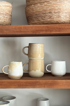 CERAMIC MUG WHITE AND BEIGE