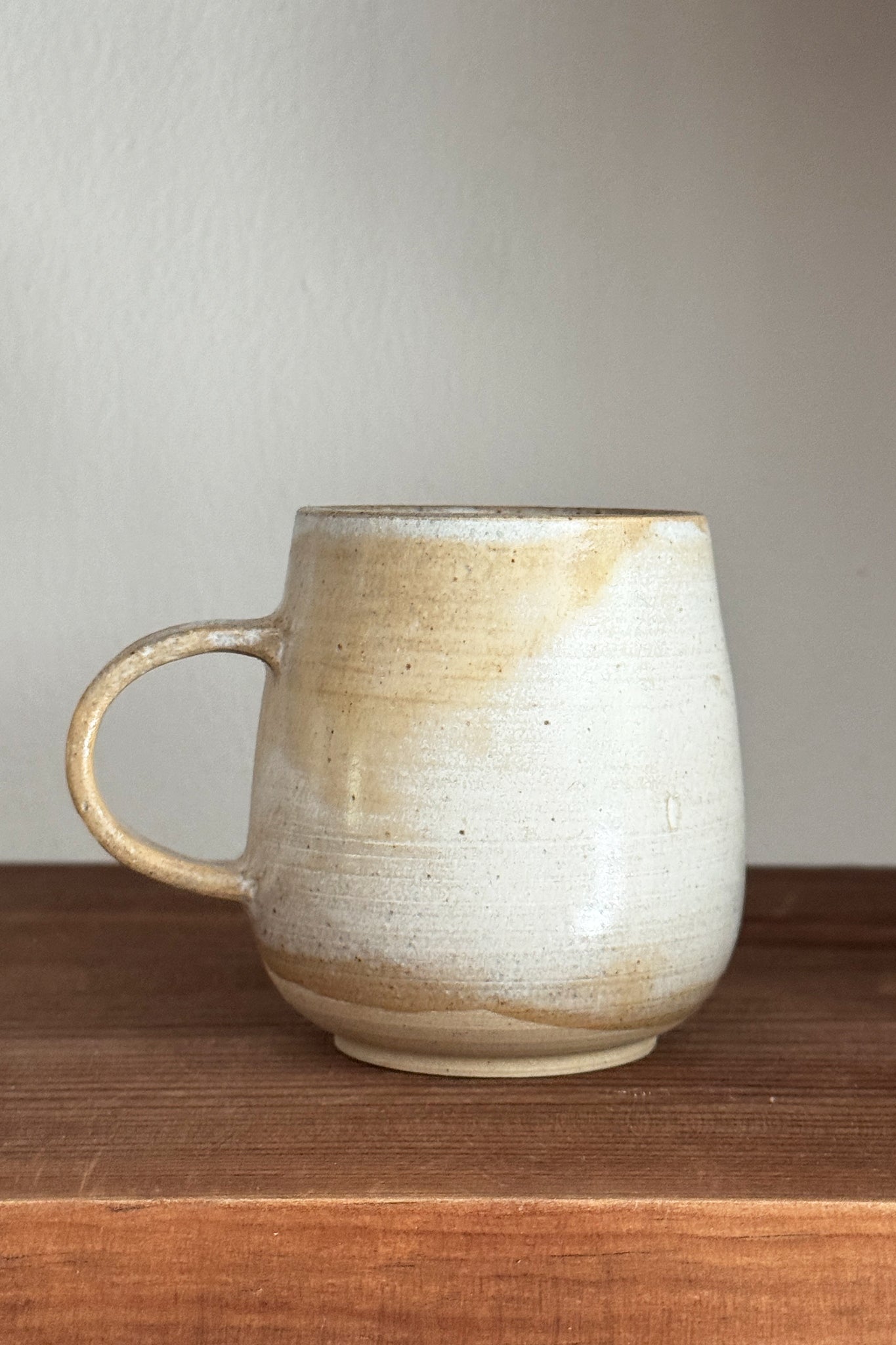 CERAMIC MUG WHITE AND BEIGE