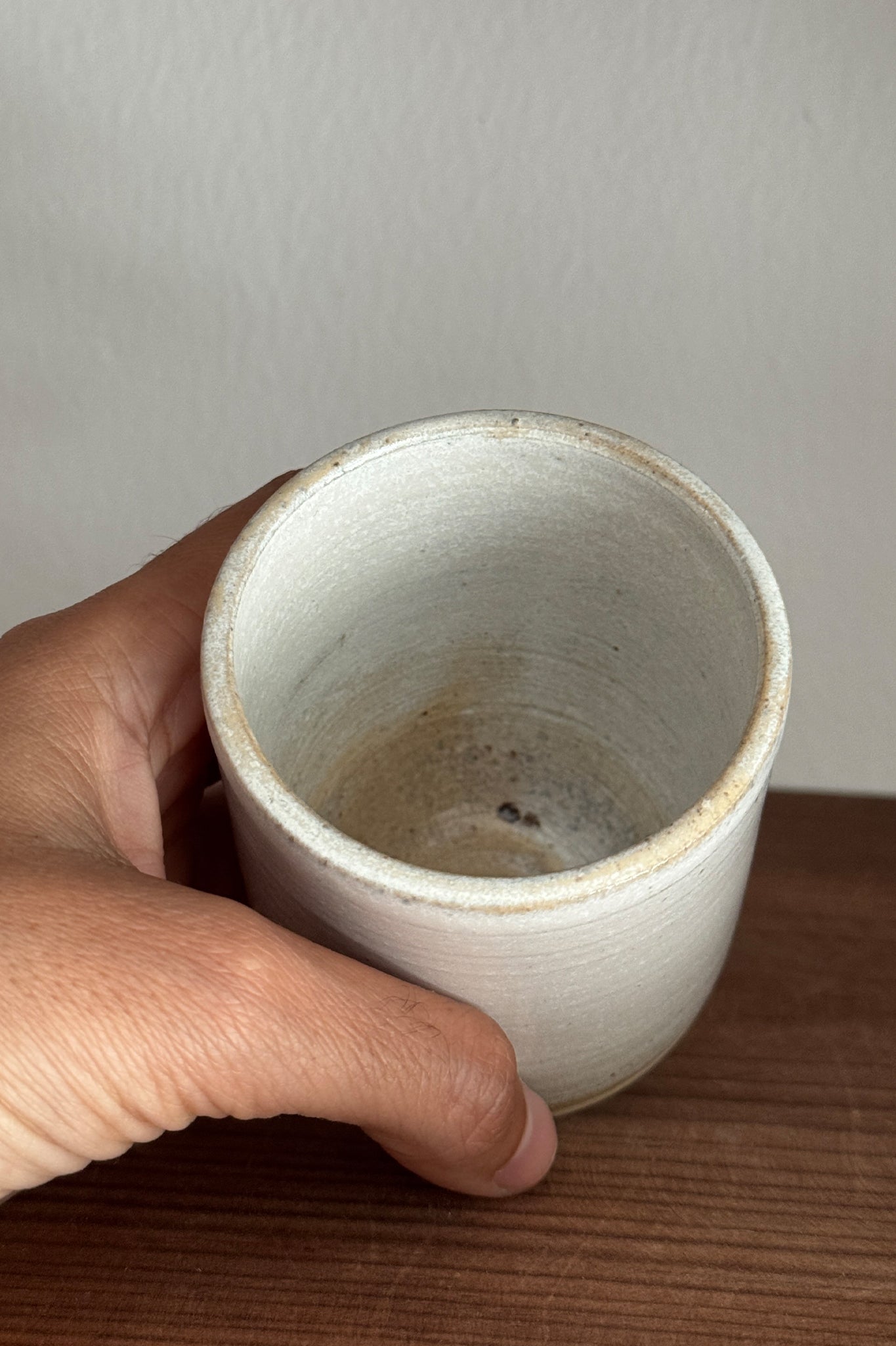 Small ceramic tumbler WHITE AND BEIGE